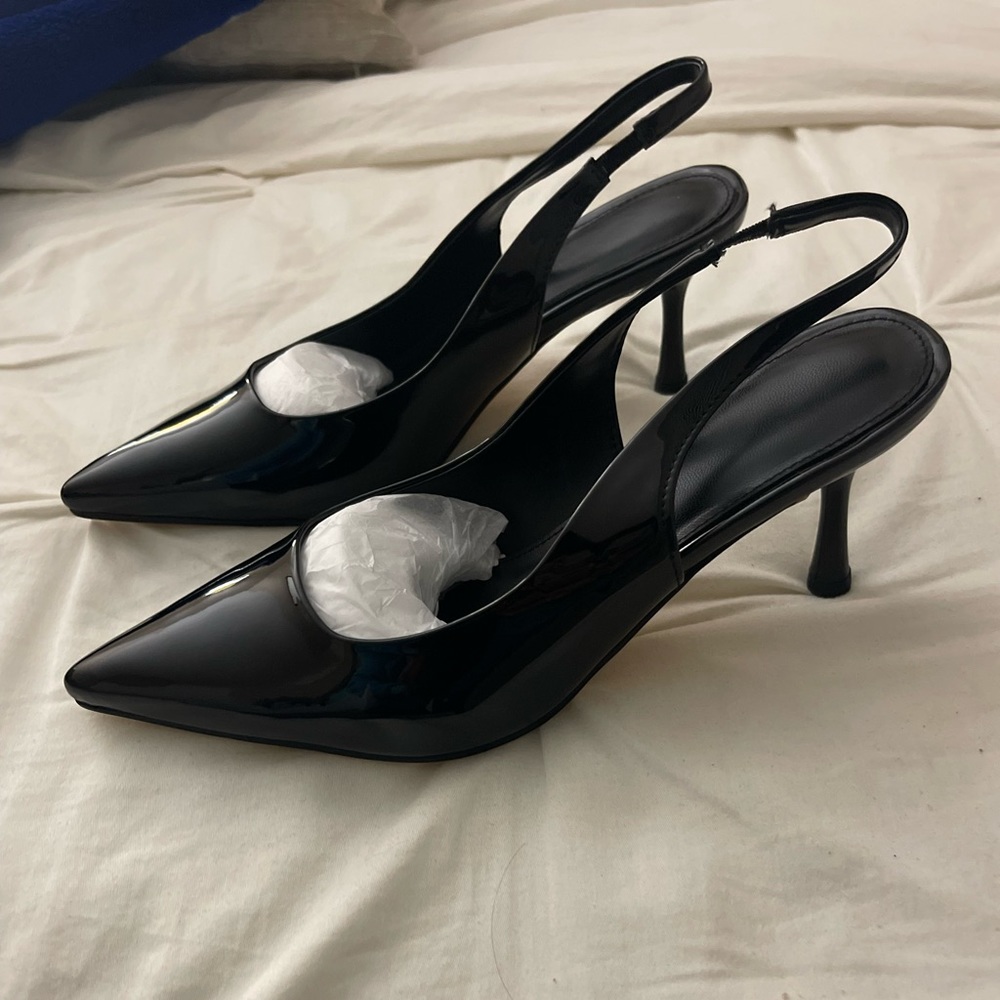 Black Pumps